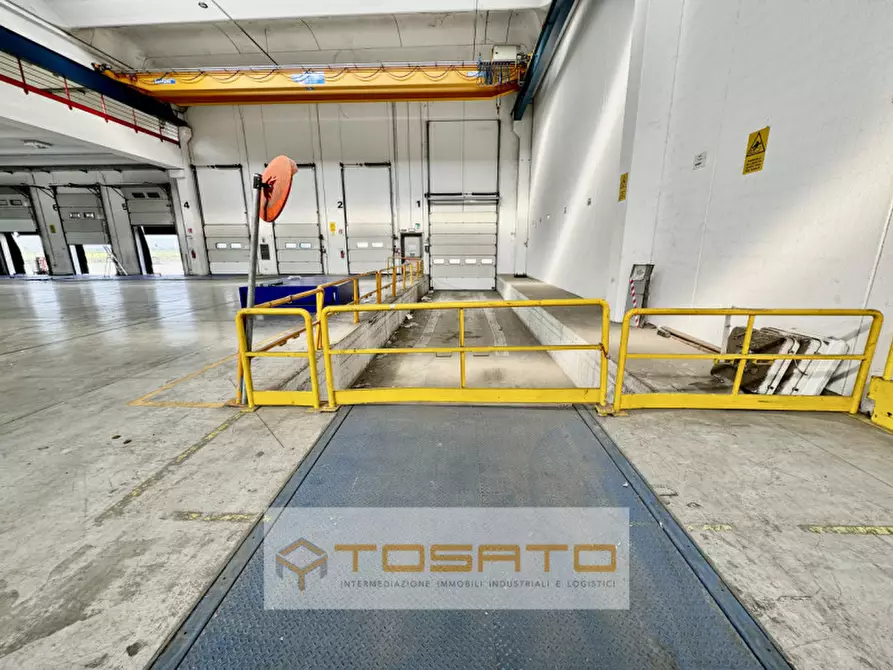Immagine 25 di Capannone industriale in affitto  a Oppeano
