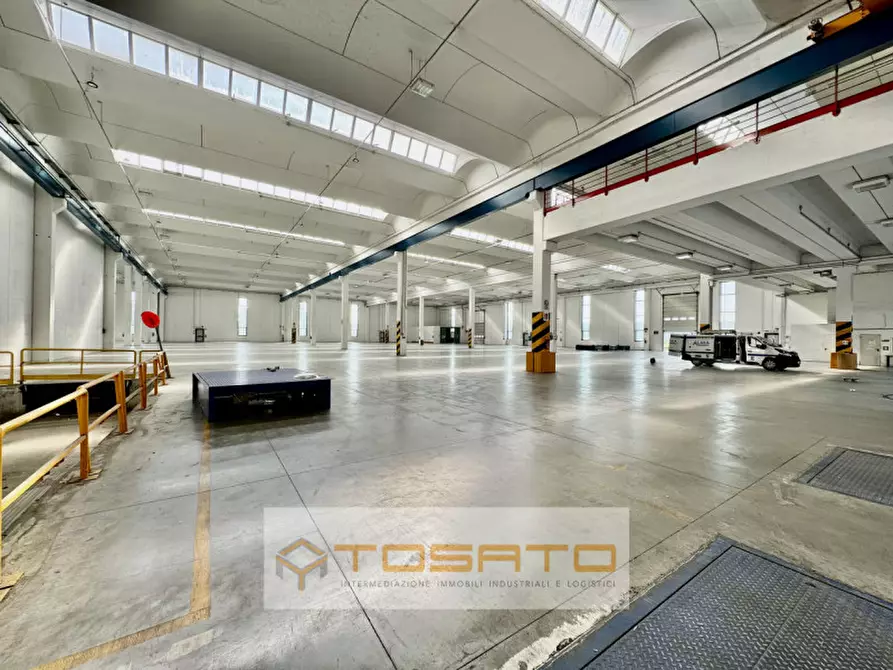 Immagine 28 di Capannone industriale in affitto  a Oppeano