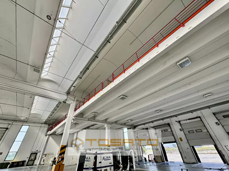 Immagine 29 di Capannone industriale in affitto  a Oppeano