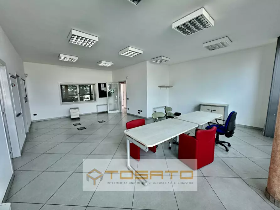 Immagine 30 di Capannone industriale in affitto  a Oppeano