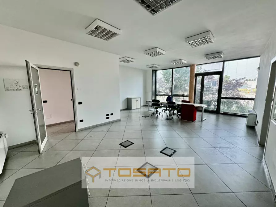 Immagine 31 di Capannone industriale in affitto  a Oppeano