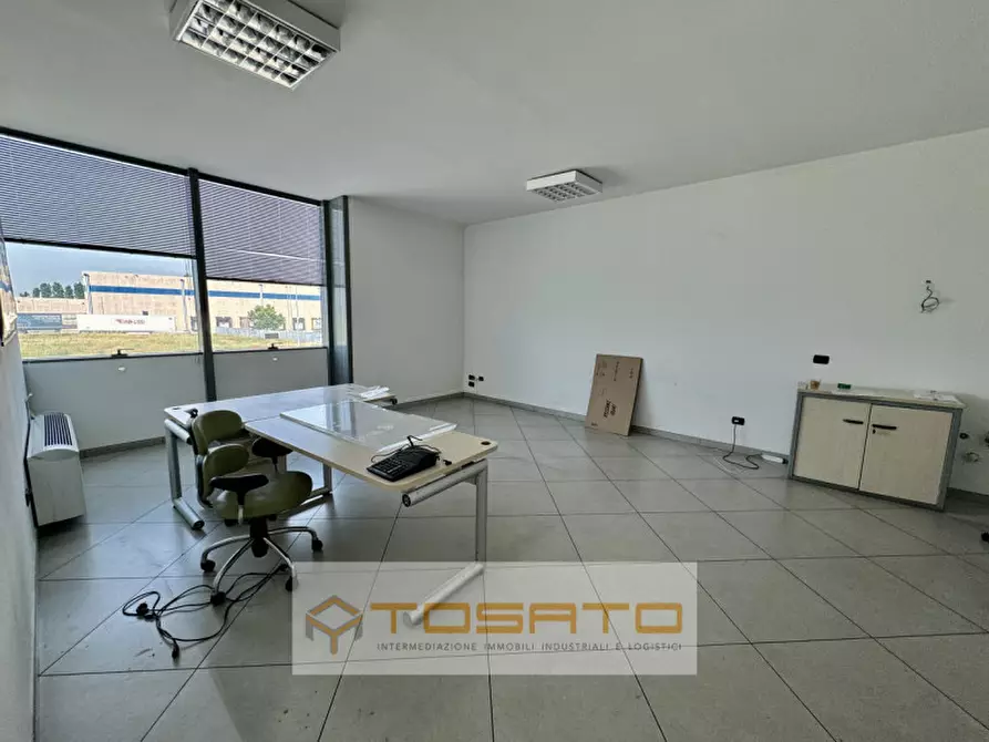 Immagine 32 di Capannone industriale in affitto  a Oppeano