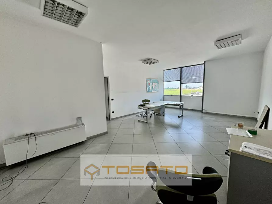 Immagine 33 di Capannone industriale in affitto  a Oppeano