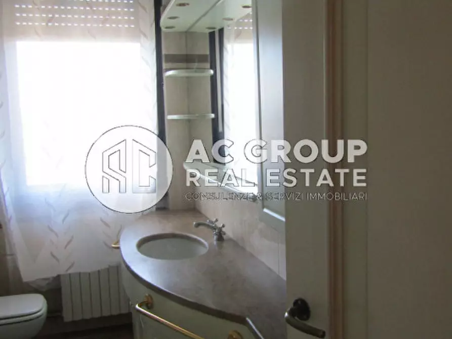 Immagine 15 di Camera in affitto  in Via Leonardo da Vinci a Saronno