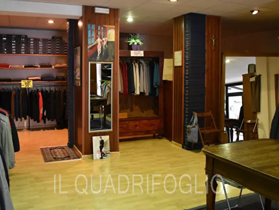 Immagine 2 di Negozio in vendita  a Cesena