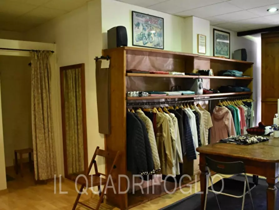 Immagine 3 di Negozio in vendita  a Cesena