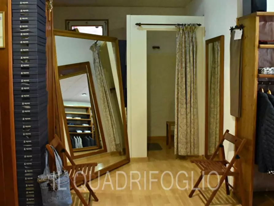 Immagine 4 di Negozio in vendita  a Cesena