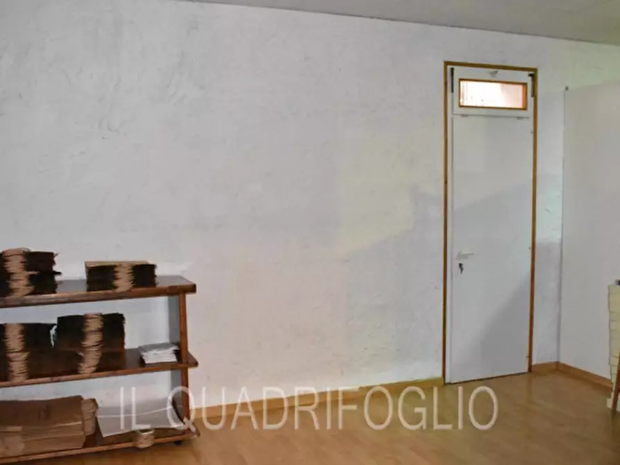 Immagine 5 di Negozio in vendita  a Cesena