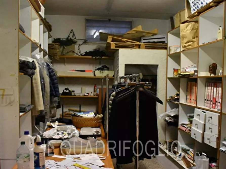 Immagine 7 di Negozio in vendita  a Cesena