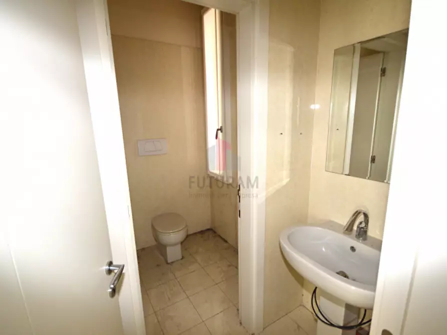 Immagine 9 di Ufficio in affitto  in vicenza viale san lazzaro a Vicenza