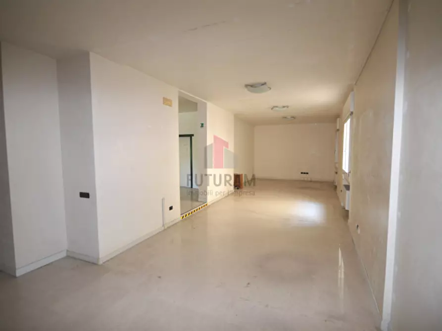 Immagine 16 di Ufficio in affitto  in vicenza viale san lazzaro a Vicenza