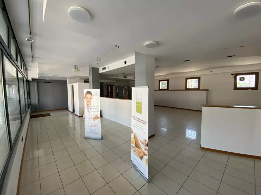 Immagine 5 di Negozio in vendita  in via Europa a Rubano