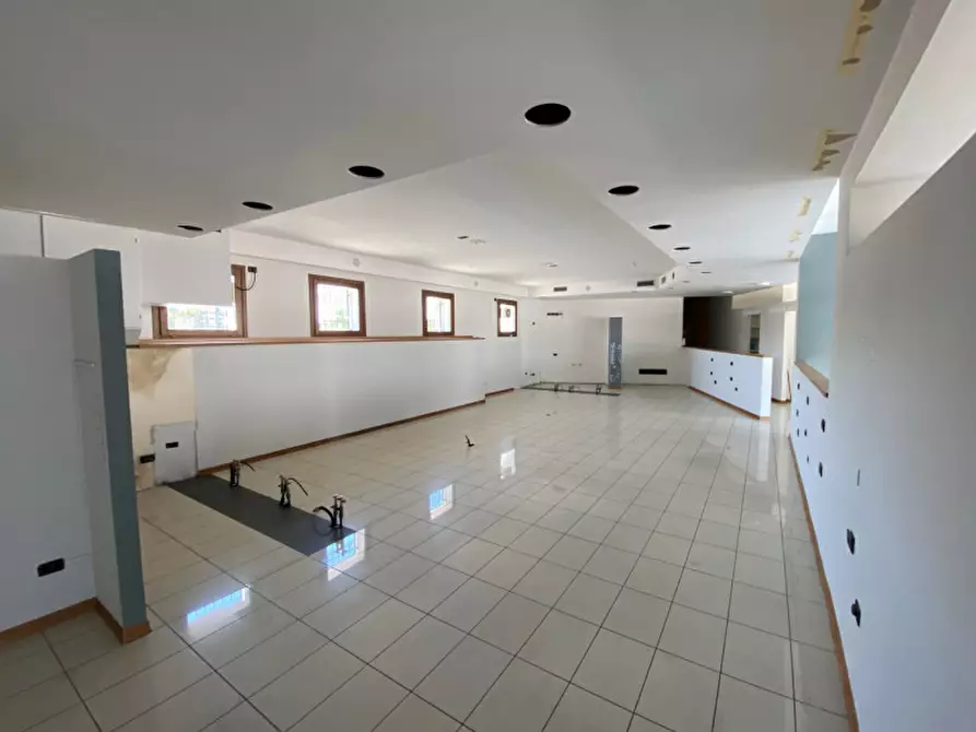 Immagine 6 di Negozio in vendita  in via Europa a Rubano