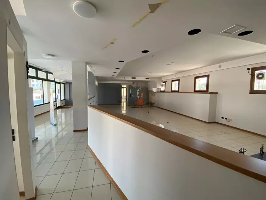 Immagine 9 di Negozio in vendita  in via Europa a Rubano