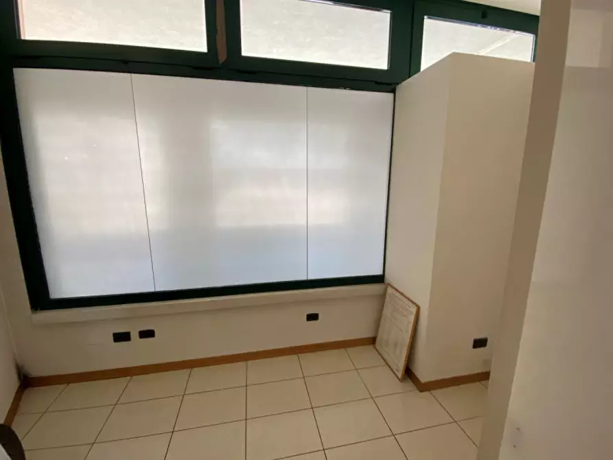 Immagine 17 di Negozio in vendita  in via Europa a Rubano