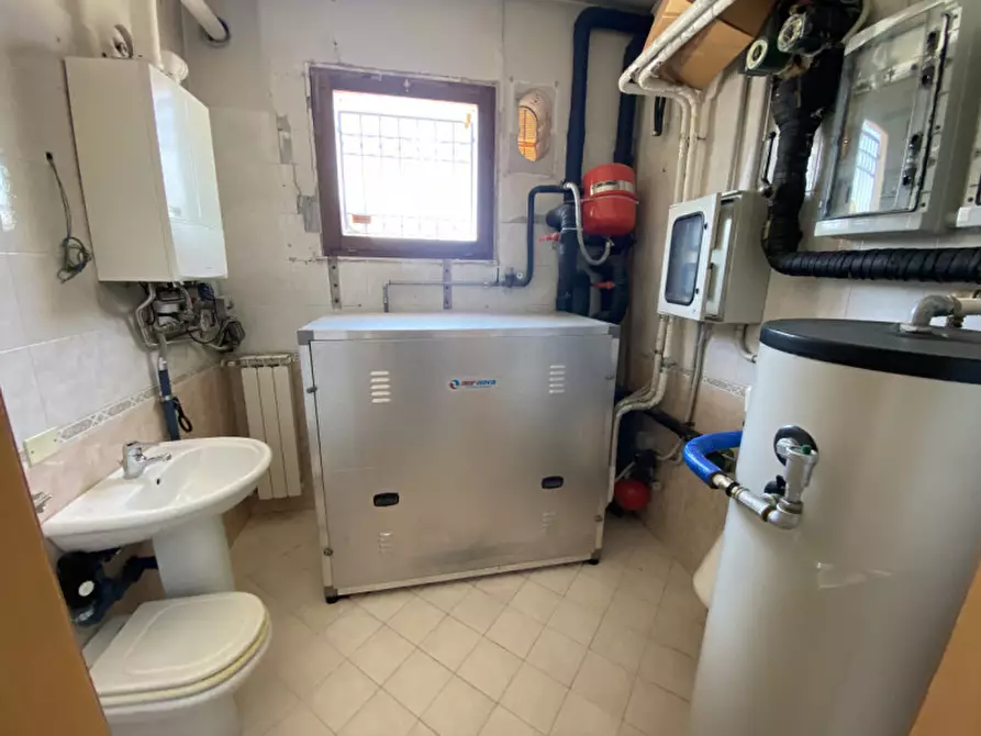 Immagine 19 di Negozio in vendita  in via Europa a Rubano