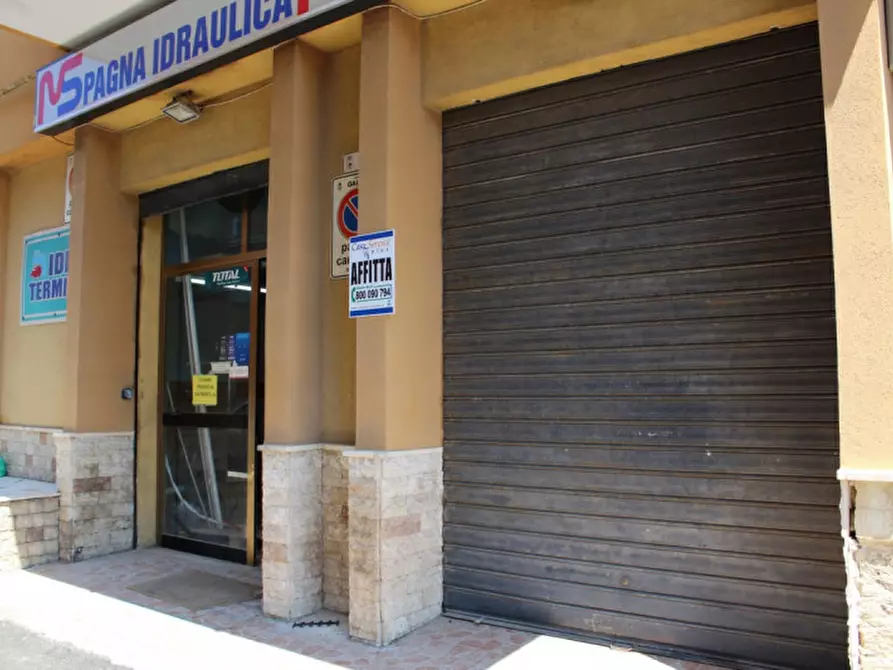 Immagine 4 di Negozio in affitto  a Gallipoli