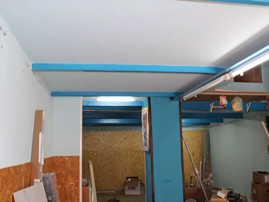 Immagine 9 di Negozio in affitto  a Gallipoli