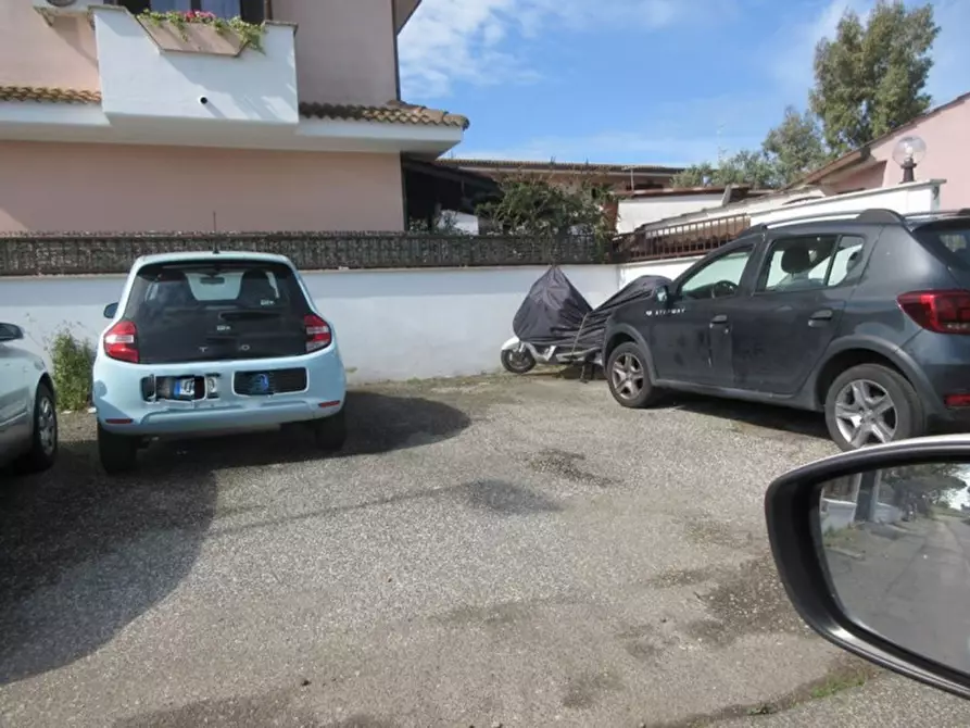 Immagine 1 di Posto auto in vendita  in Via Montecatini, N. 9 a Pomezia