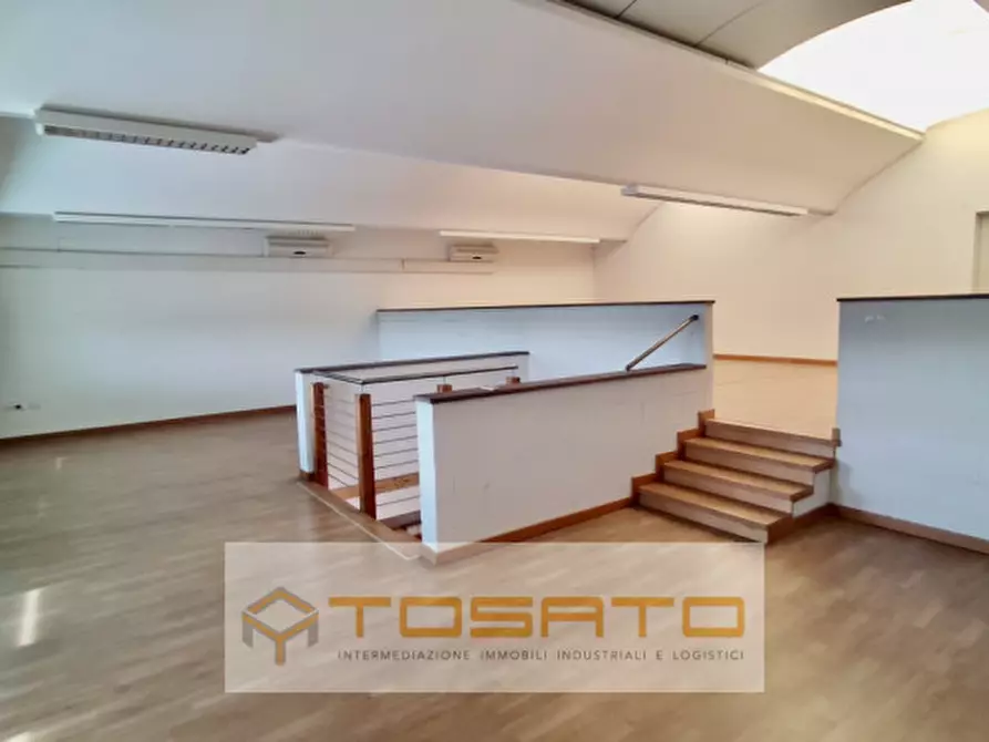 Immagine 2 di Capannone industriale in affitto  a Verona