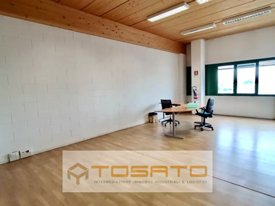 Immagine 3 di Capannone industriale in affitto  a Verona