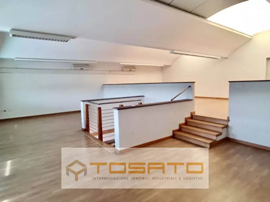 Immagine 3 di Capannone industriale in affitto  a Verona