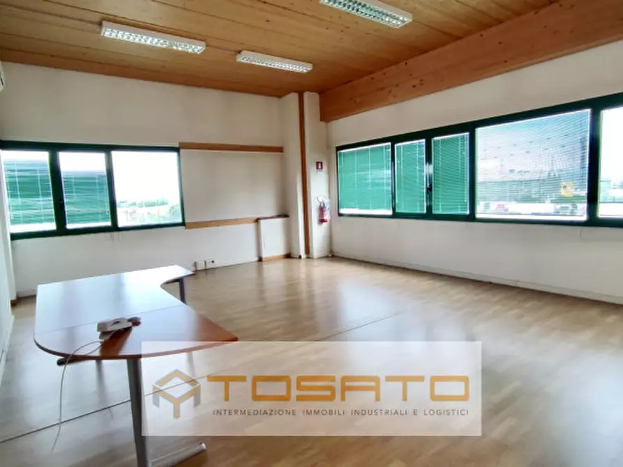 Immagine 4 di Capannone industriale in affitto  a Verona