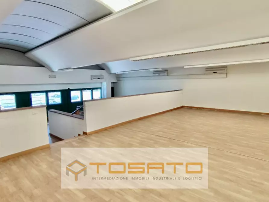 Immagine 4 di Capannone industriale in affitto  a Verona