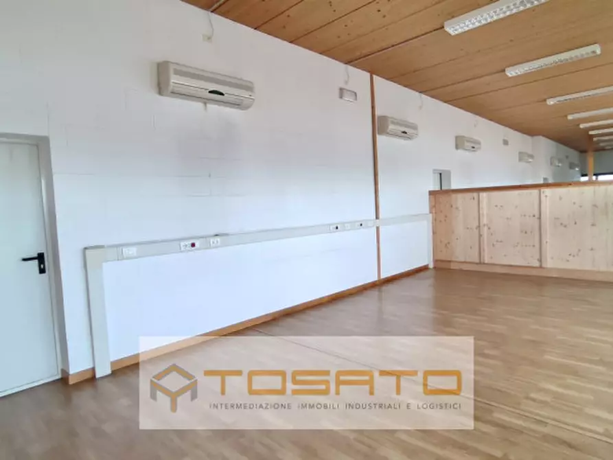 Immagine 5 di Capannone industriale in affitto  a Verona
