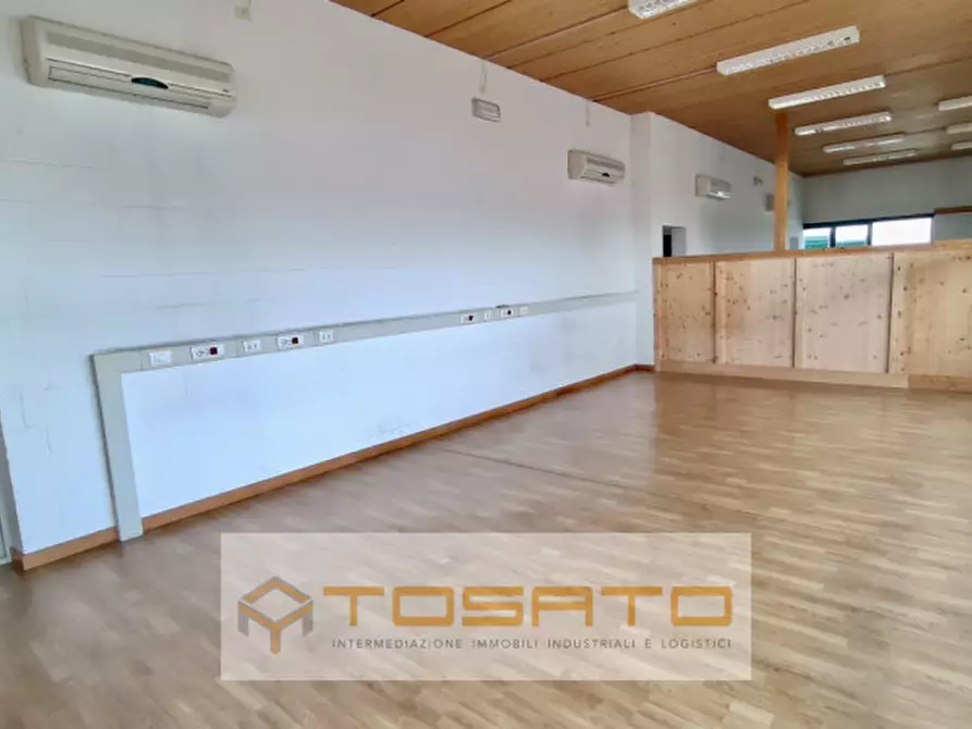 Immagine 6 di Capannone industriale in affitto  a Verona