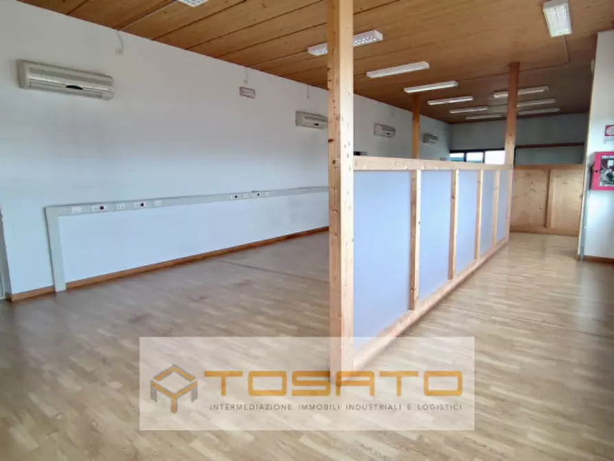 Immagine 7 di Capannone industriale in affitto  a Verona