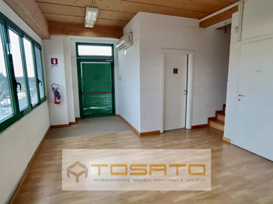 Immagine 9 di Capannone industriale in affitto  a Verona