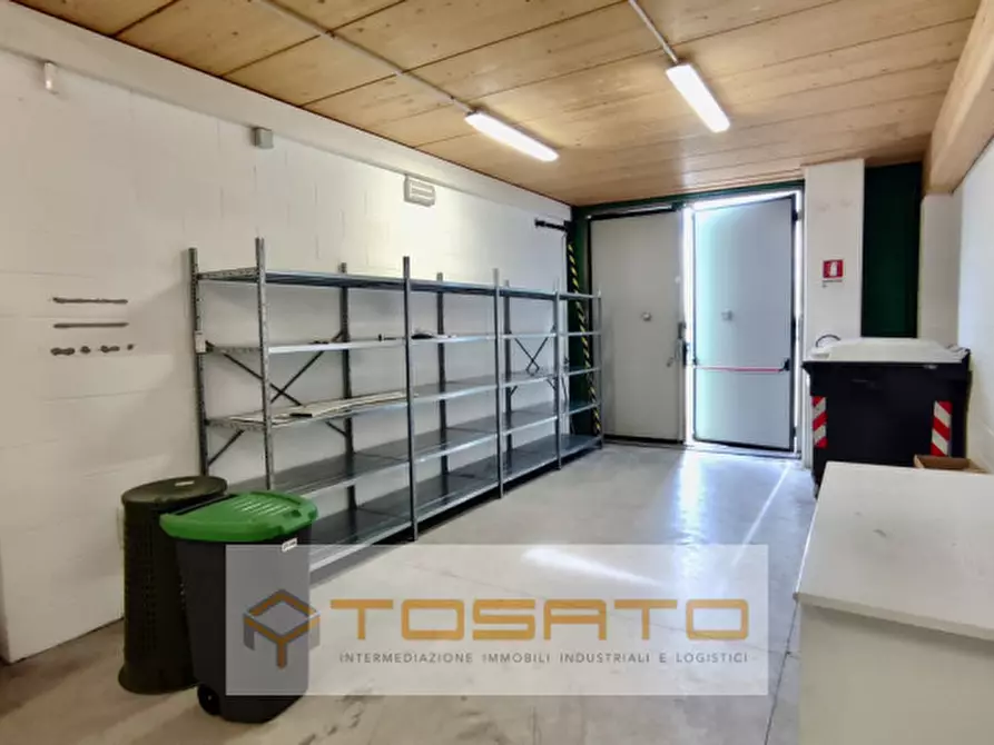 Immagine 10 di Capannone industriale in affitto  a Verona