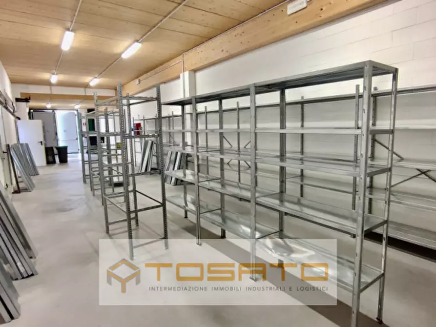 Immagine 12 di Capannone industriale in affitto  a Verona