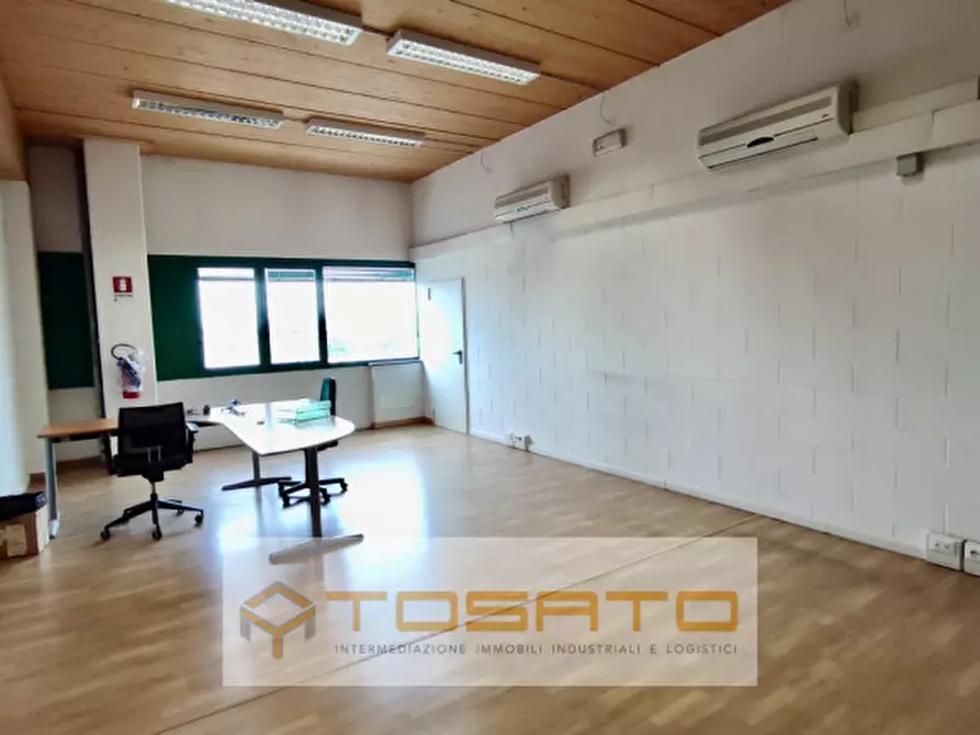 Immagine 15 di Capannone industriale in affitto  a Verona