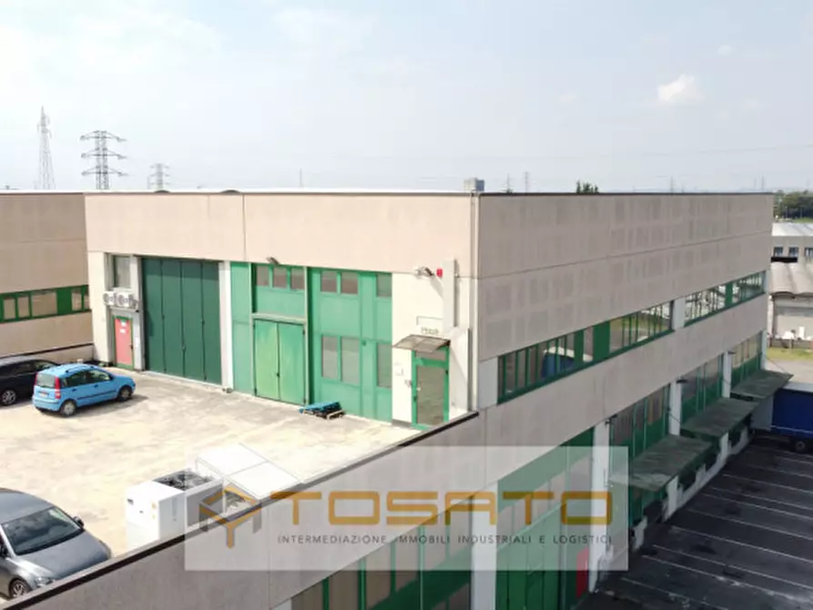 Immagine 17 di Capannone industriale in affitto  a Verona