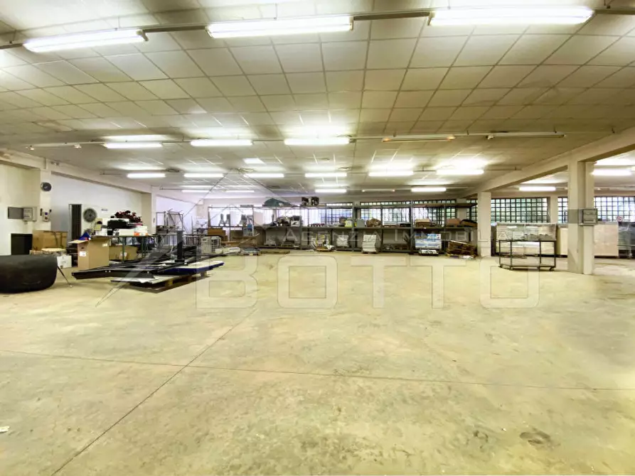 Immagine 2 di Magazzino in vendita  in GARGALLO Via Toriani a Gargallo