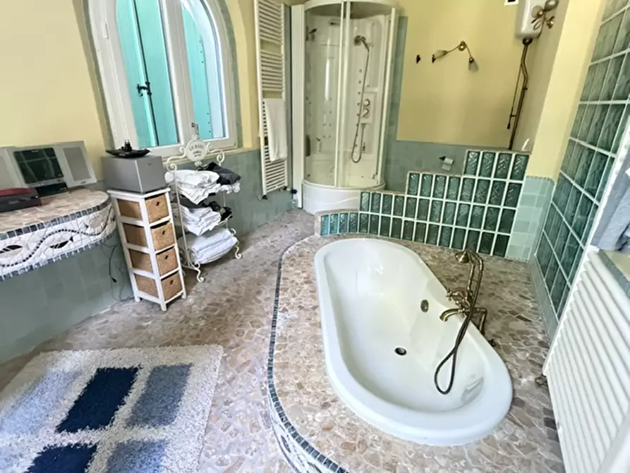Immagine 16 di Villa in vendita  a Giacciano Con Baruchella