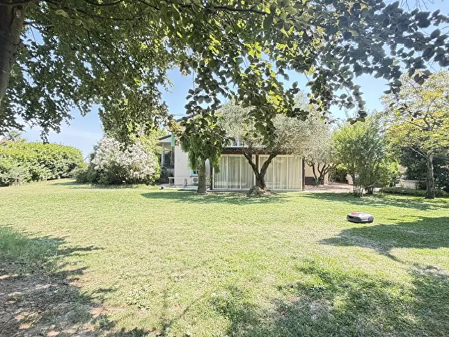 Immagine 19 di Villa in vendita  a Giacciano Con Baruchella