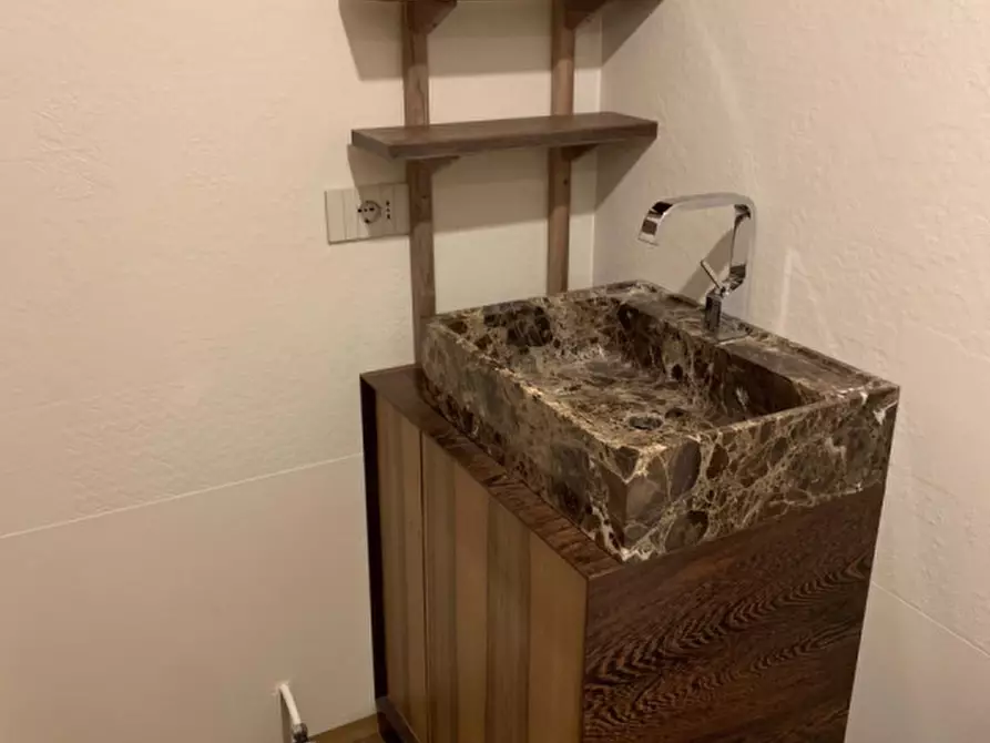 Immagine 14 di Appartamento in vendita  in fondamenta navagero a Venezia