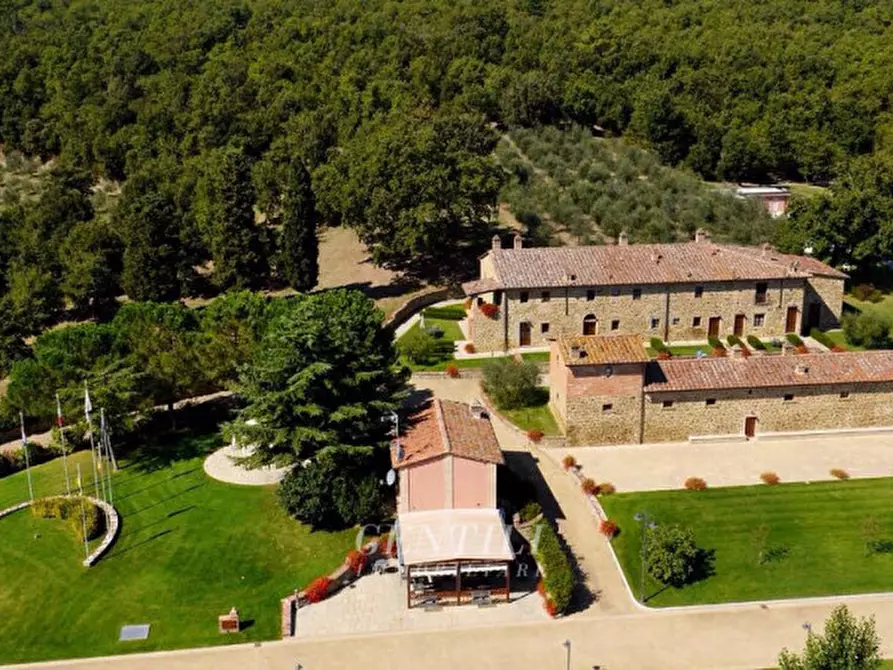Immagine 2 di Agriturismo in vendita  a Arezzo