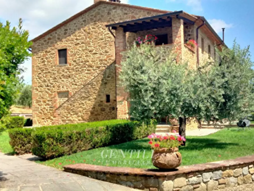 Immagine 11 di Agriturismo in vendita  a Arezzo