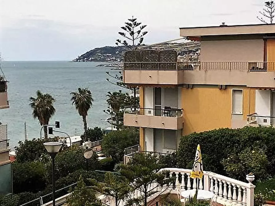 Immagine 18 di Appartamento in vendita  in Corso Mazzini a San Remo