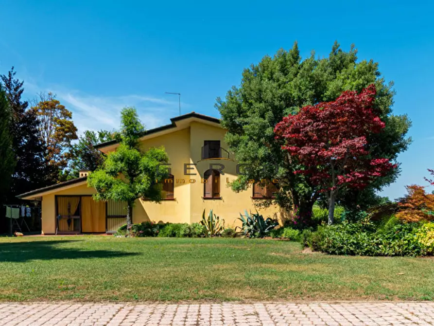 Immagine 1 di Villa in vendita  in Via Argine Destro a San Dona' Di Piave