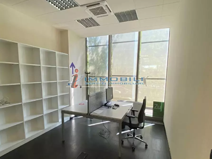 Immagine 2 di Ufficio in affitto  in VIA BARLETTA a Milano