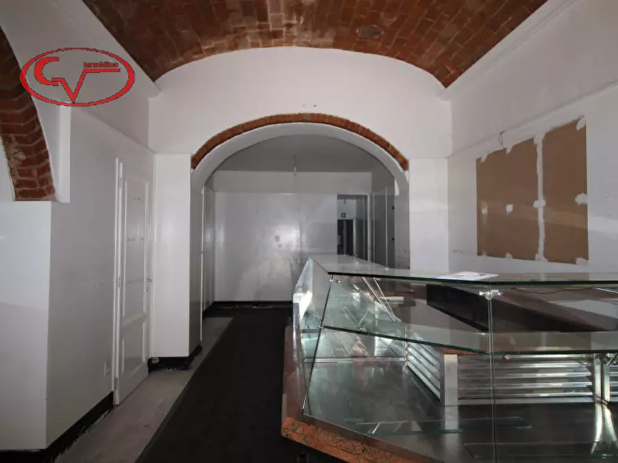 Immagine 2 di Negozio in vendita  in via roma a Montevarchi