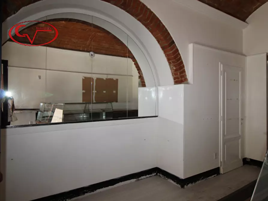 Immagine 3 di Negozio in vendita  in via roma a Montevarchi