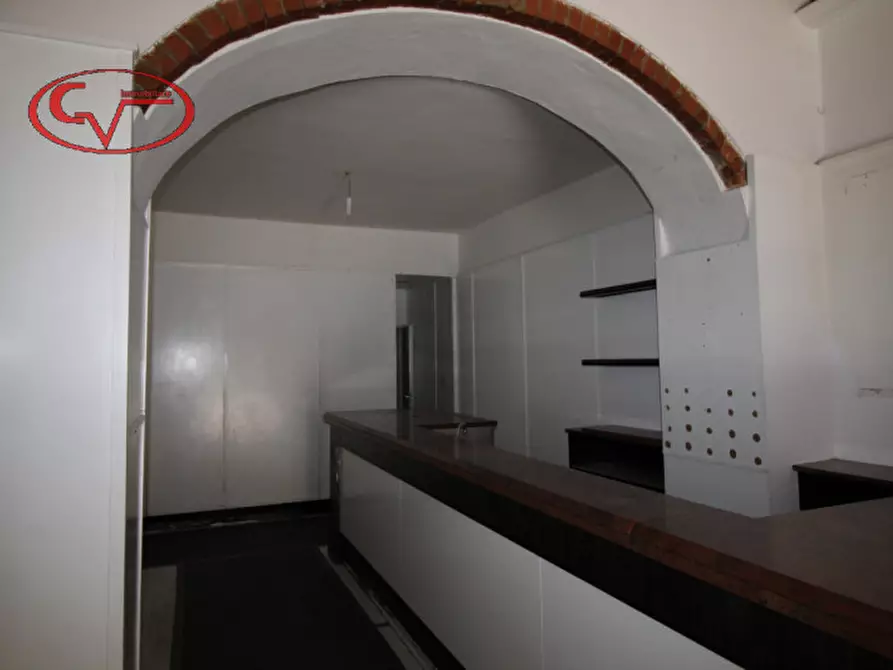 Immagine 4 di Negozio in vendita  in via roma a Montevarchi