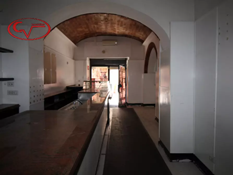 Immagine 5 di Negozio in vendita  in via roma a Montevarchi