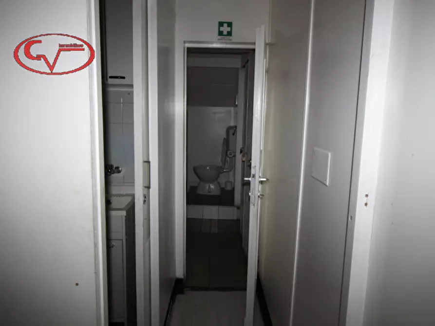 Immagine 6 di Negozio in vendita  in via roma a Montevarchi